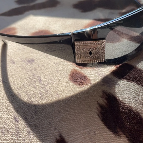 Chanel sunglasses - Picture 3 of 6